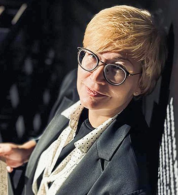 Лариса Сулейманова